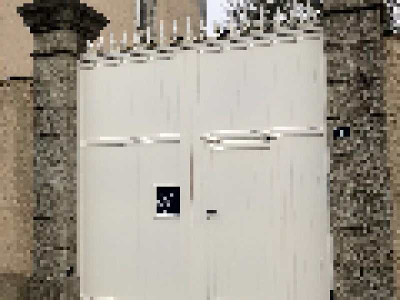 Grand portail avec portillon alu blanc