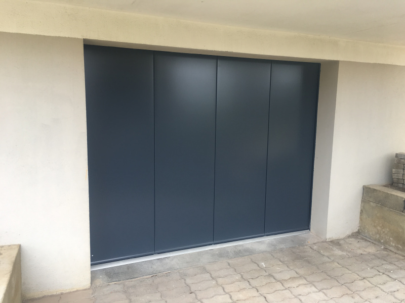 Porte de garage sectionnelle à refoulement vertical