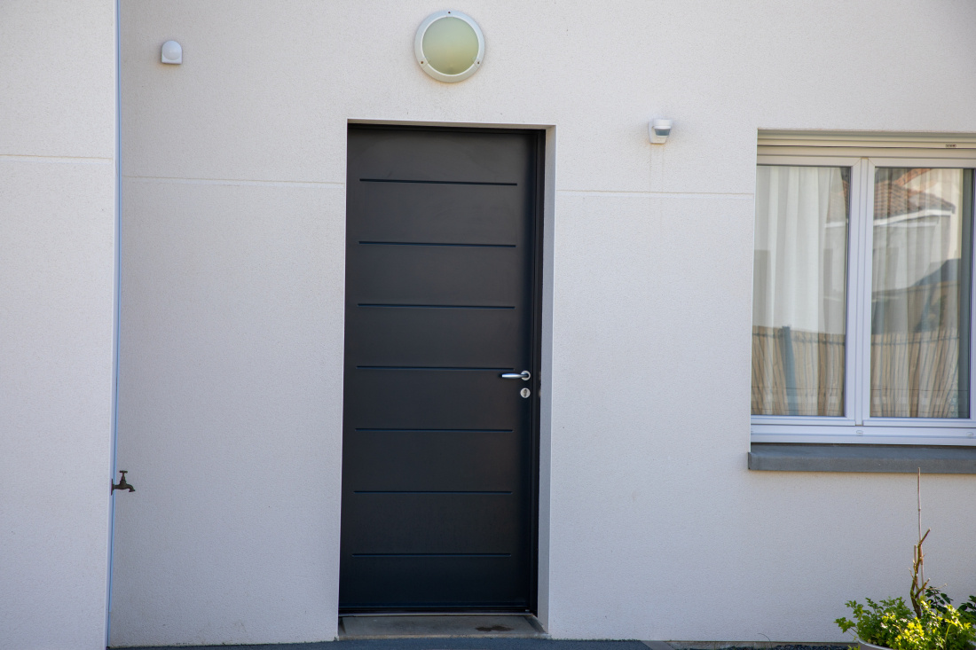 Porte d'entr&eacute;e moderne et design