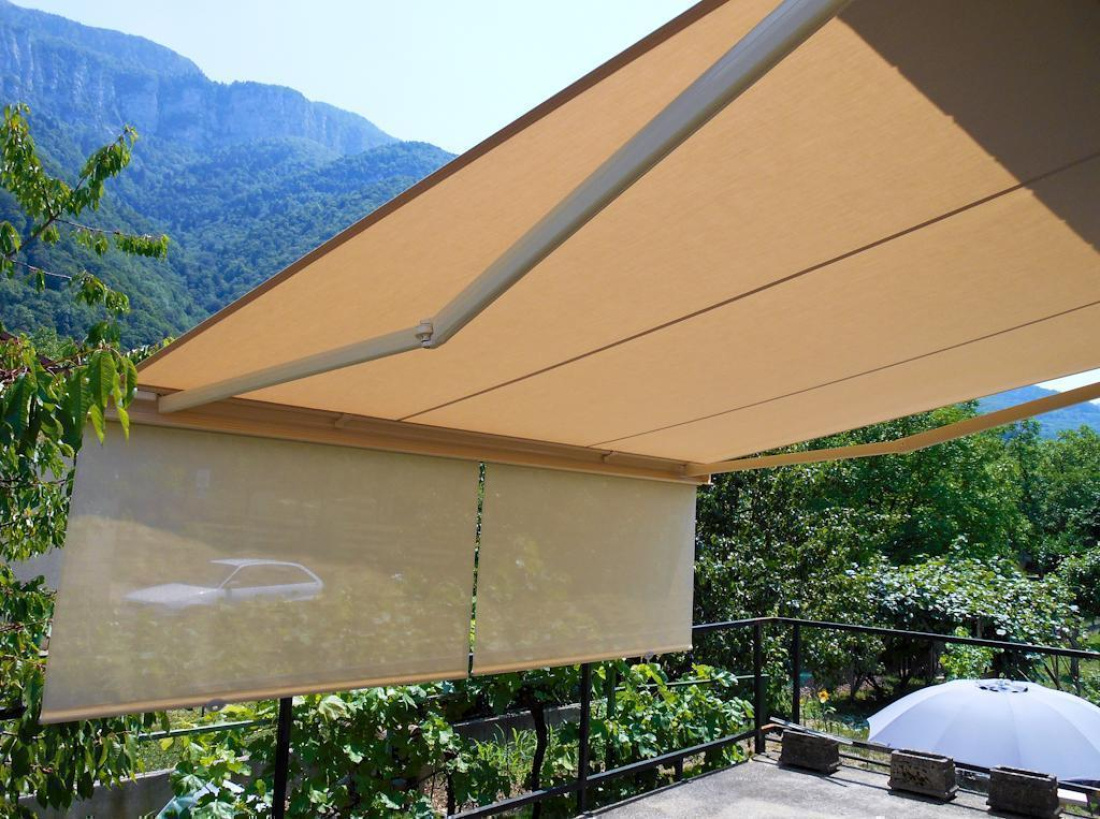 Store banne avec lambrequin